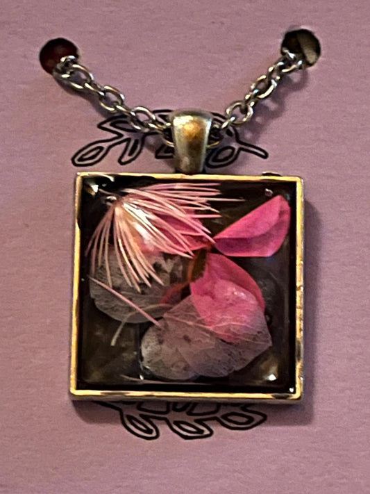 Pendentif Fleurs Séchées en Résine — Bijou Botanique, Collier Fait Main